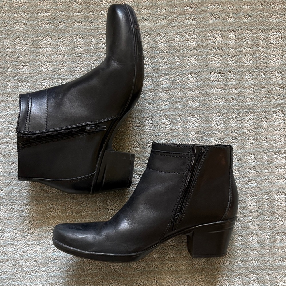 Clarks Ankle Boots - Picture 3 of 10